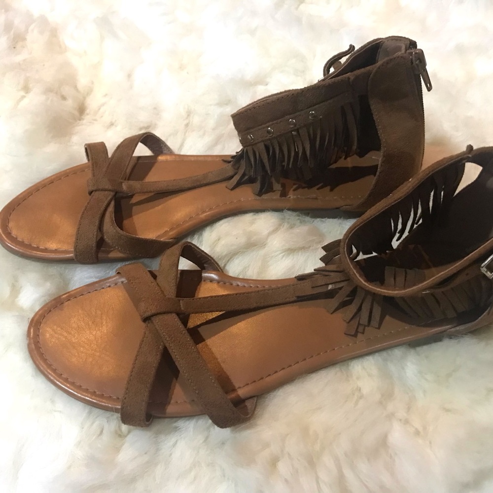 NWOT Sz 10 Indigo Rd. Moccasin Sandals